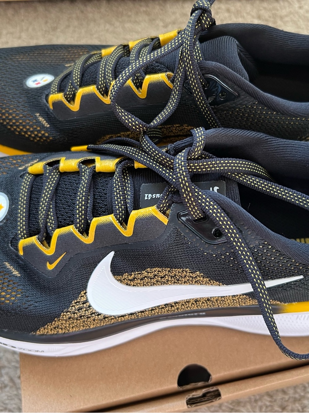 Nike unisex Black, Yellow & White Athletic Running Shoes
